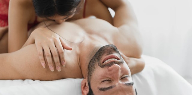 11 Weird Signs You’re Really Good In Bed (According To Men)