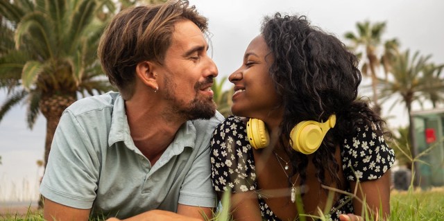10 Ways His Body Doesn't Lie (That Reveals He's Super Into You)