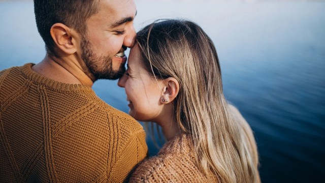 8 Tiny Ways The Strongest Couples Maintain A Deep, Loving Connection
