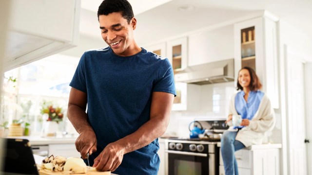 5 Ways To Train Your Husband To Do Basically Whatever You Want
